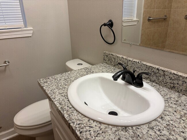 Building Photo - 5818 Glenhurst Dr