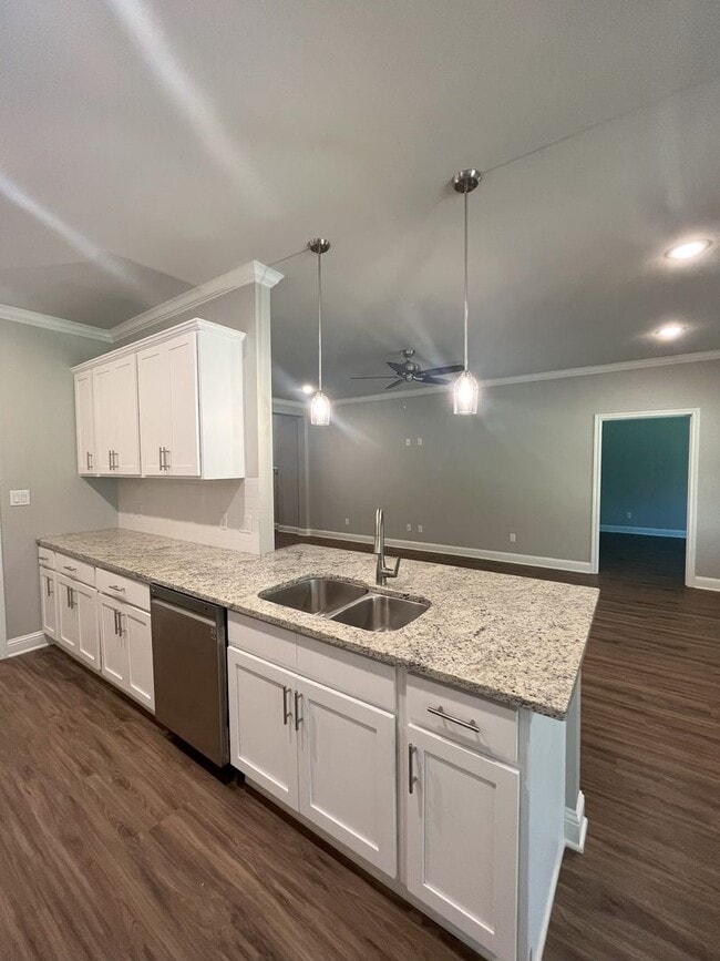 Building Photo - Country Heights #502