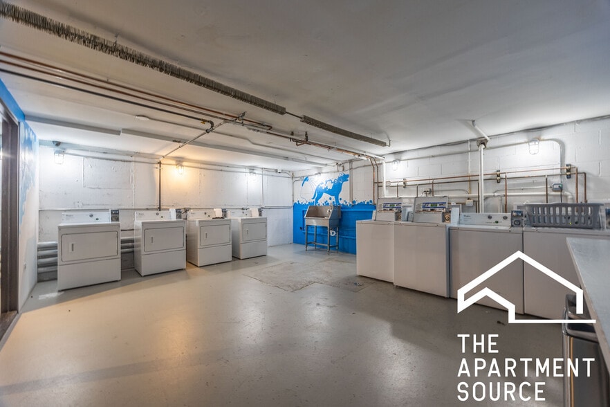 Building Photo - 7521 N Sheridan Rd