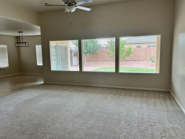 Building Photo - Spacious Single-Level Living in St. George!