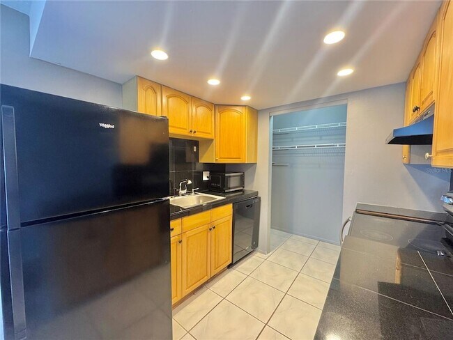 Building Photo - 1550 11th St NE