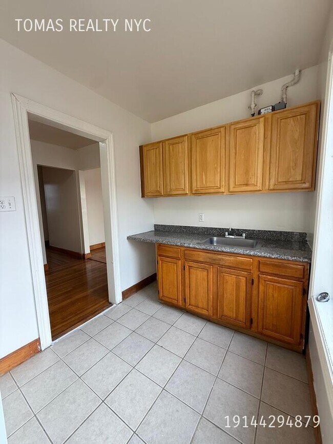 Building Photo - 710 E 235th St