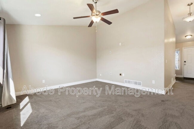 Building Photo - 2829 Avocado Ave
