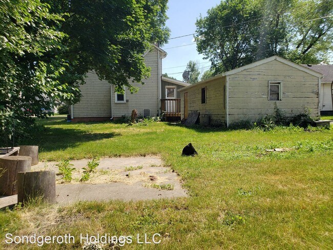 Building Photo - 2 br, 1 bath House - 404 4th St.