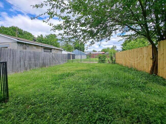 Building Photo - 411 N 20th St