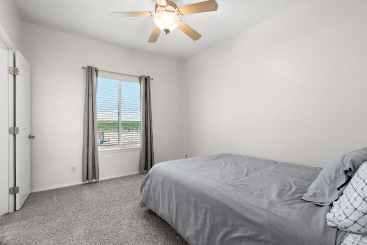 Building Photo - 18227 Southlake Cir