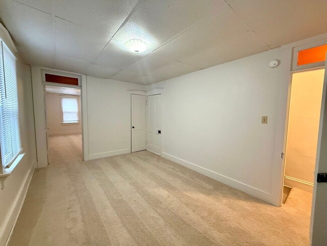 Building Photo - 144 E Main St