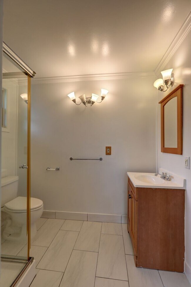 Building Photo - Large Renton Highlands Rambler with Grand ...