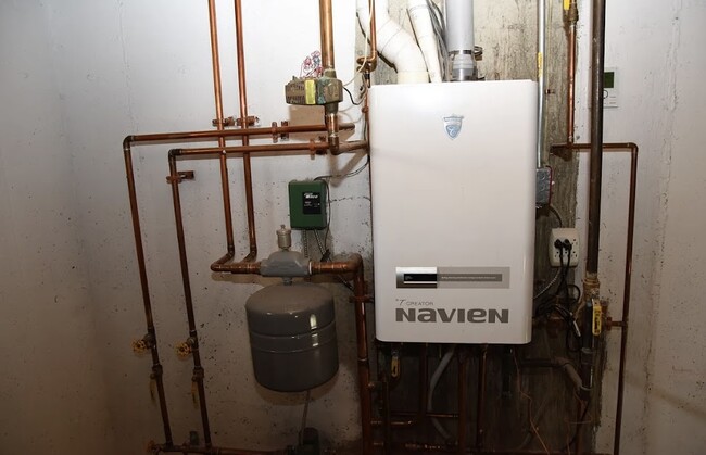 Natural Gas heating system - 112 Bridgham St