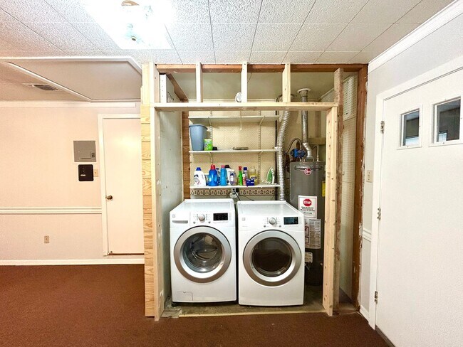 Building Photo - *MOVE IN SPECIAL* Stylishly Renovated Home with Fenced Backyard & Two Living Areas!