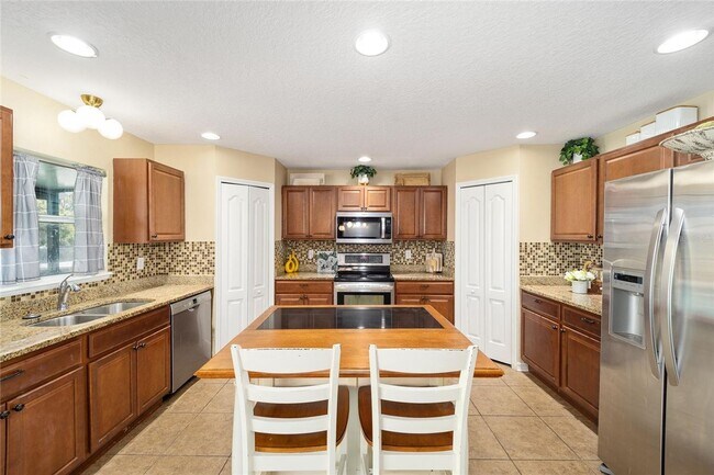 Building Photo - Private Oasis in the Heart of Alachua