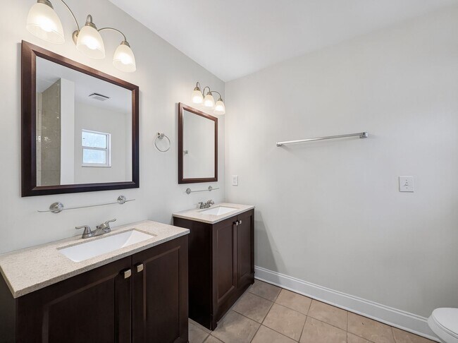 Building Photo - Annual rental offering privacy and space on 1.14 acres in Naples!