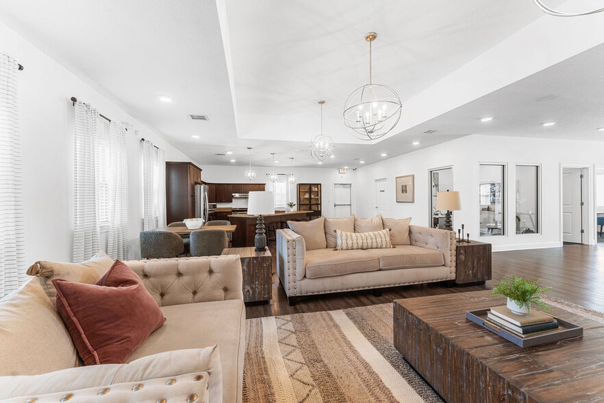 Primary Photo - Summit Crossing