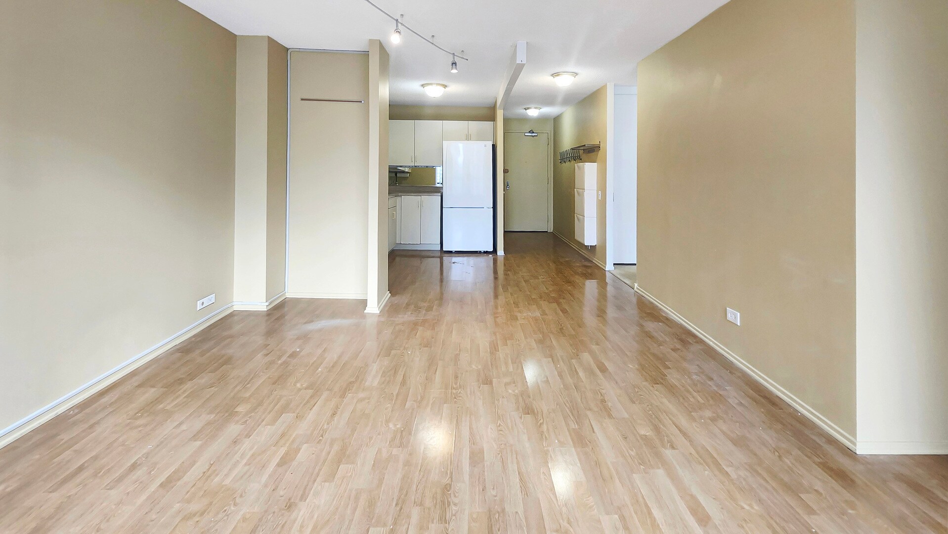 Building Photo - 405 N WABASH Ave