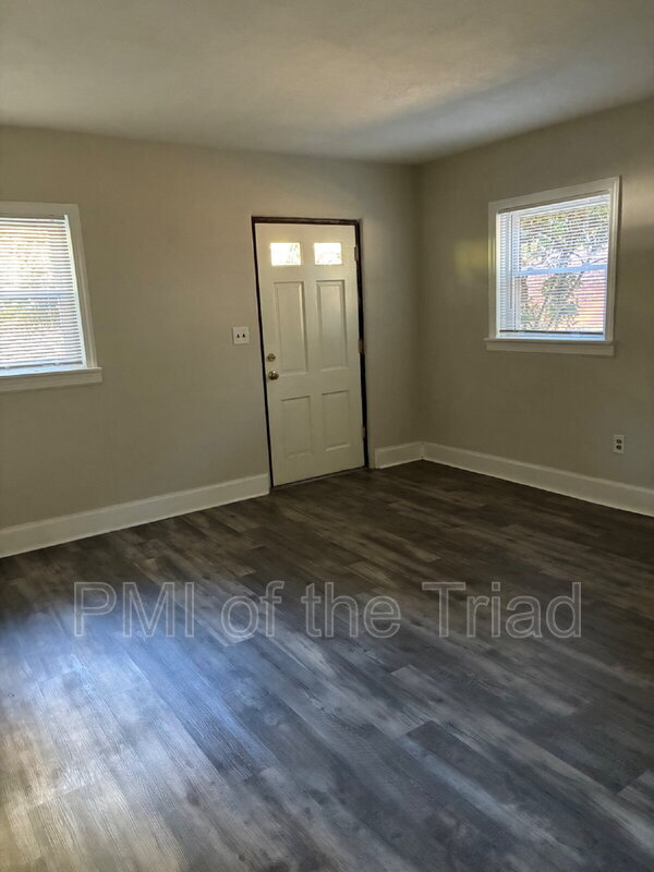 Building Photo - 915 Carolina Ave NW