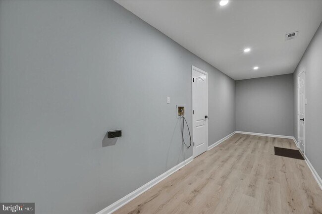 Building Photo - 110 Elaine Dr