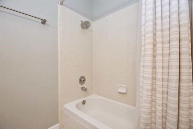 Building Photo - 382 Wilcrest Dr