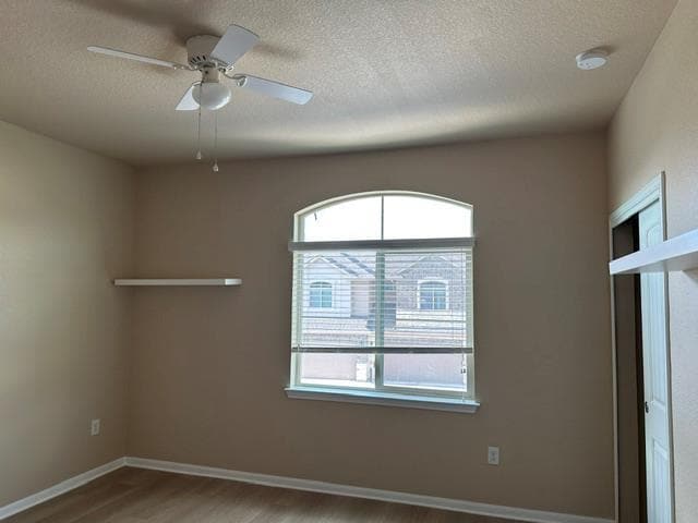Building Photo - 2880 Donnell Dr