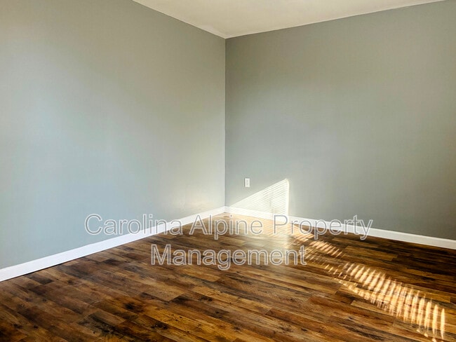 Building Photo - 506 Bonny St