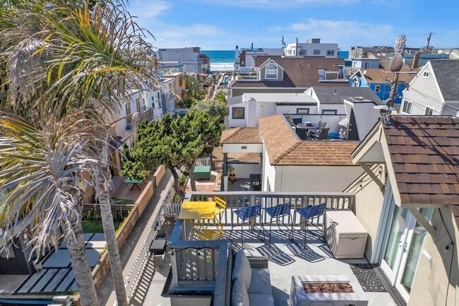 Building Photo - Luxury Furnished Mission Beach Home with Rooftop Views