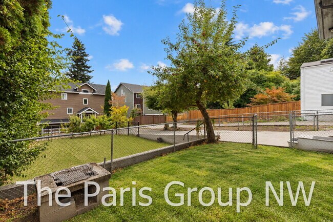 Building Photo - Delightful Magnolia 4br Remodel * Walkable Salmon Bay Location, Central Yet Quiet