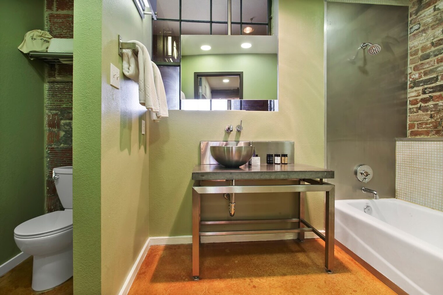 Building Photo - 1041 Constance St