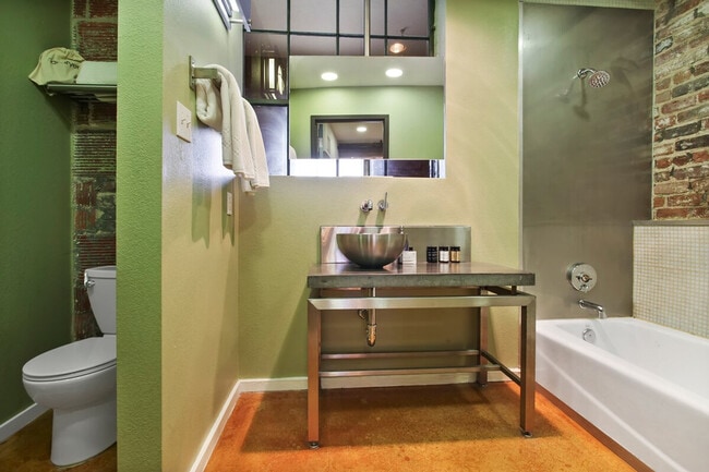 Building Photo - 1041 Constance St