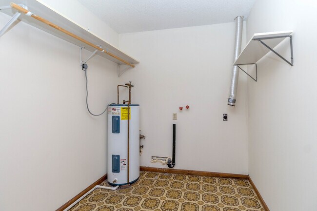 Building Photo - 1617-1619 Handley Place