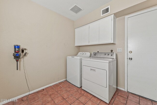 Building Photo - 5203 W Laurie Ln