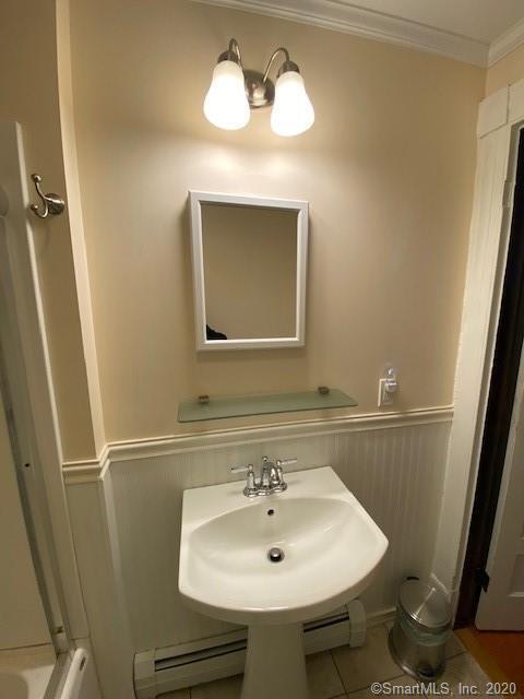 Building Photo - 174 Meadow St