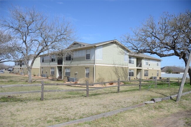 Building Photo - 448 N Joekel Ave