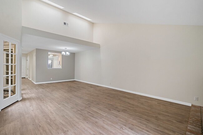 Building Photo - San Diego Desirable Del Cerro - APRIL FREE - 3 bed / 2 bath Attached Home w Garage, Patio, and A/C