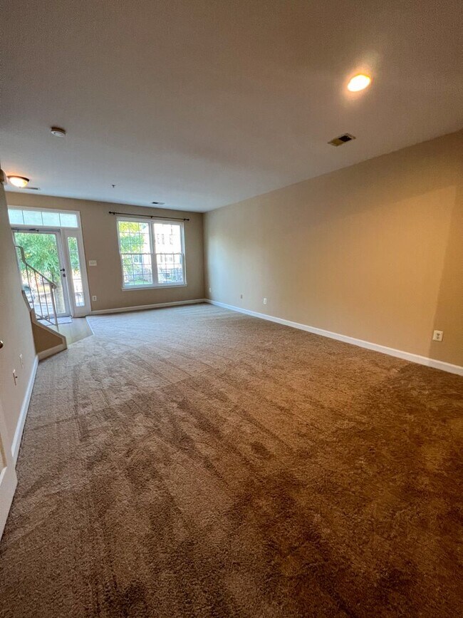 Building Photo - 8646 Willow Leaf Ln