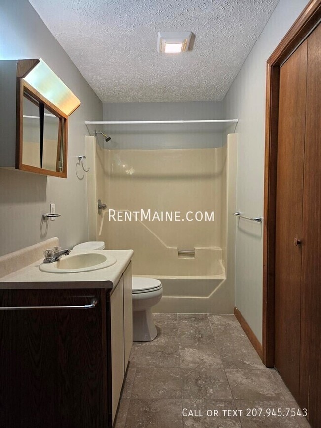 Building Photo - 10 Hartley St