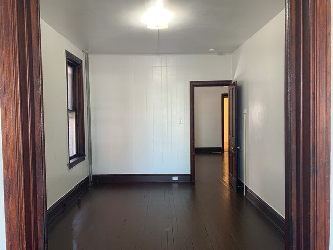 Building Photo - 1-2 Bedroom, 1st Floor, Yard, Laundry Option, West York SD