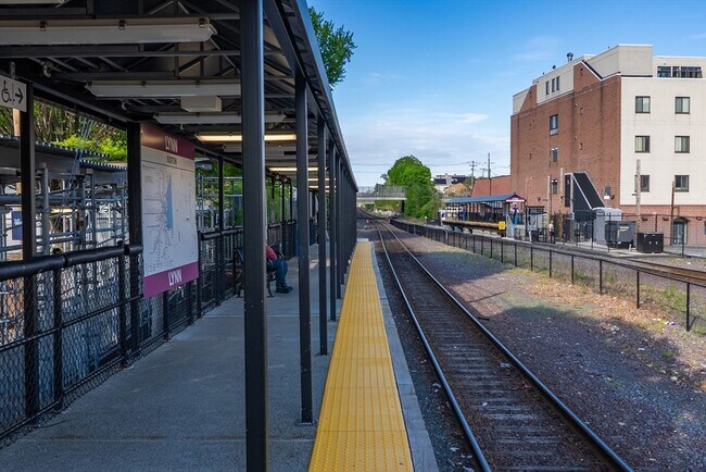 Building Photo - 285 Lynn Shore Dr