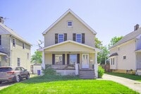 Building Photo - 3 BED 1 BATH BEAUTIFUL SINGLE FAMILY HOME ...
