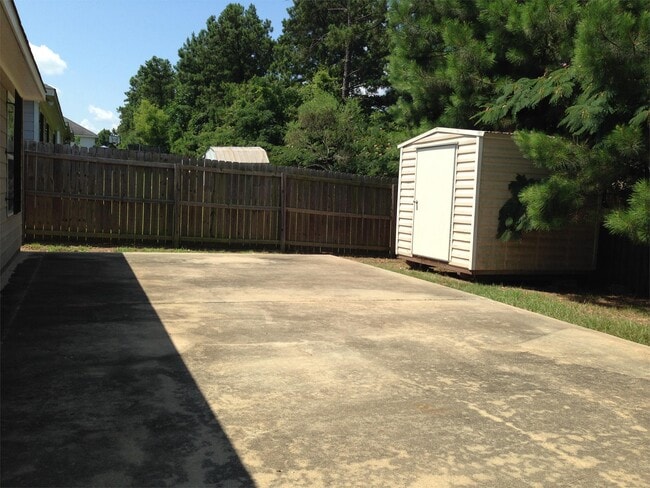 Building Photo - 817 Pine Hill Ct