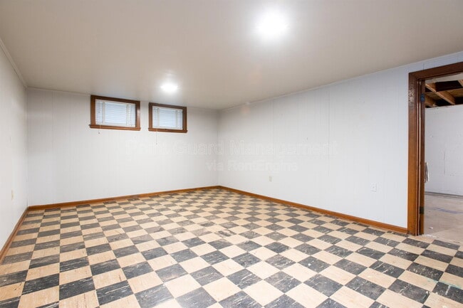 Building Photo - 6102 E Oakwood Dr