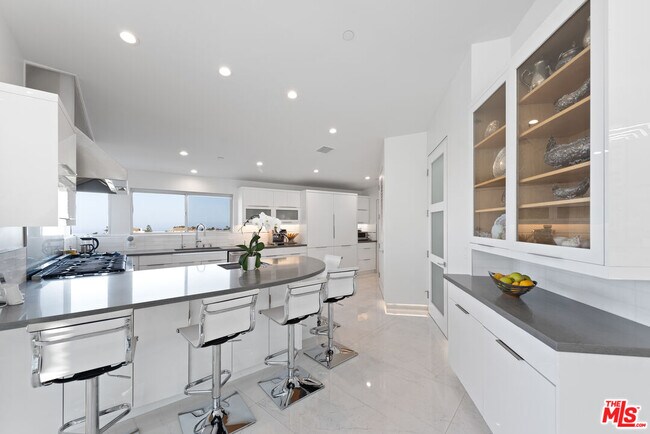 Building Photo - 28405 Via Acero St