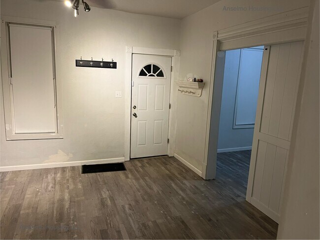 Living room - 508 Jasper St