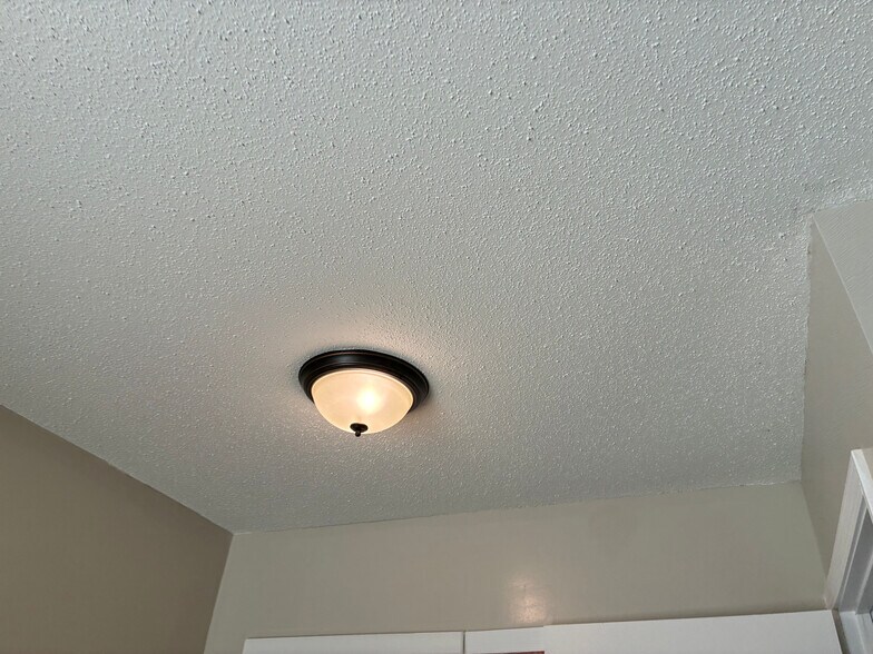 Building Photo - Room in Townhome on Terrace Trail