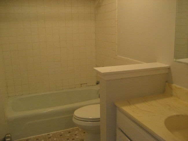 Building Photo - 1424 Carol Ct