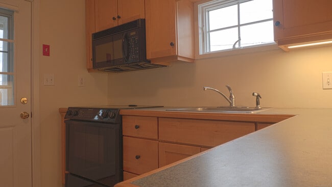 Building Photo - 3 Howard Ave