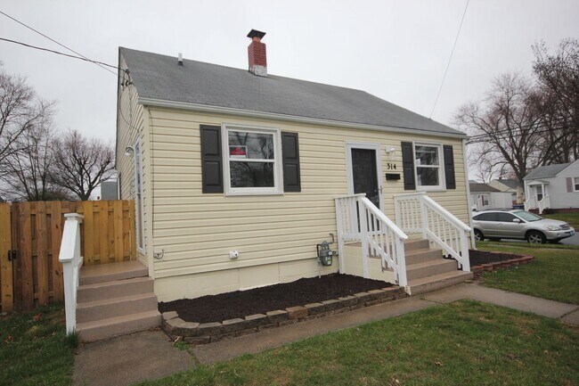 Building Photo - Renovated 2 Bedroom, 1 Bath Single-Family Home