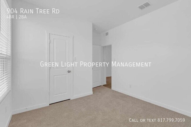 Building Photo - 904 Raintree Rd