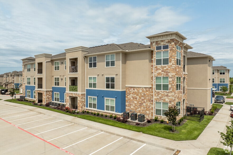 Building Photo - Cross Timbers Apartments