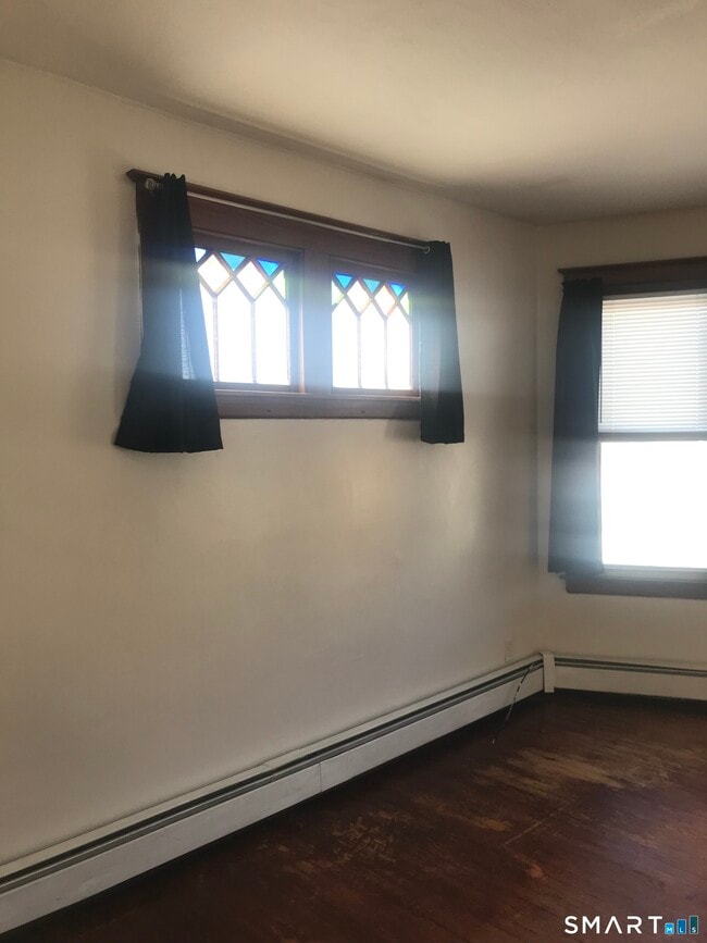 Building Photo - 155 Smith St