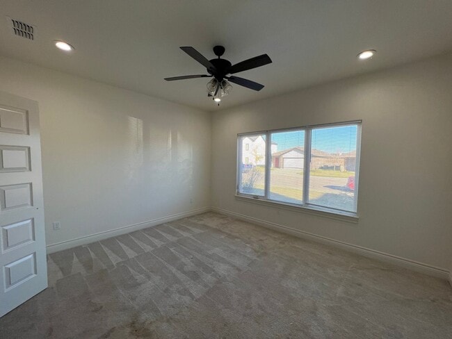 Building Photo - Easy Living with AMRR: Beautiful 4-Bedroom Home Near HEB