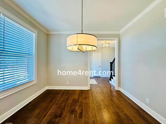 Building Photo - Nearly New Luxury Home in Blue Valley Schools!